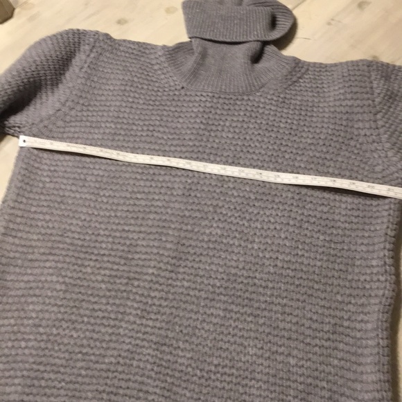 Warm cozy turtleneck sweater - Picture 5 of 5